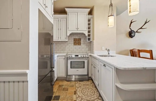 Stratton Mountain Condo | Beautifully renovated 2 bedroom condo in Stratton VT - walk to Village/Lifts!