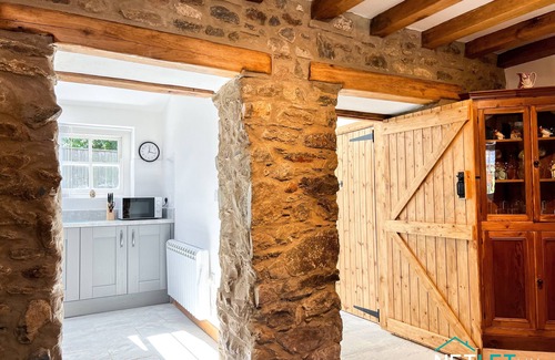 St Brides Cottage | Beautifully restored farm style cottage situated on the outskirts of Solva Pembrokeshire