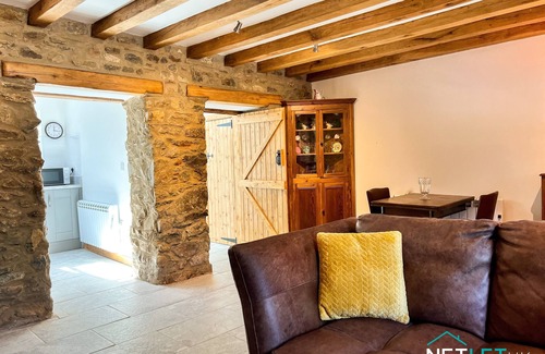 St Brides Cottage | Beautifully restored farm style cottage situated on the outskirts of Solva Pembrokeshire