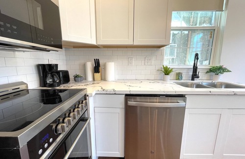 West Riverside House | Beautifully Restored! - New Orleans 3 Bedroom Shotgun Home-15 Min French Quarter