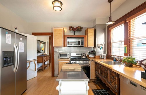 Weaverville House | Beautifully Restored Craftsman Home - Downtown Weaverville - Fenced Pet Yard