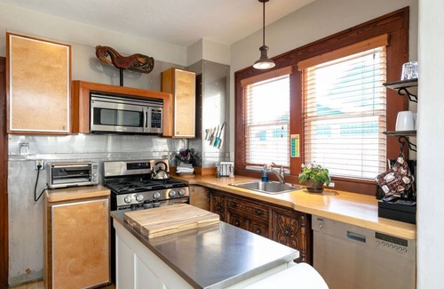 Weaverville House | Beautifully Restored Craftsman Home - Downtown Weaverville - Fenced Pet Yard