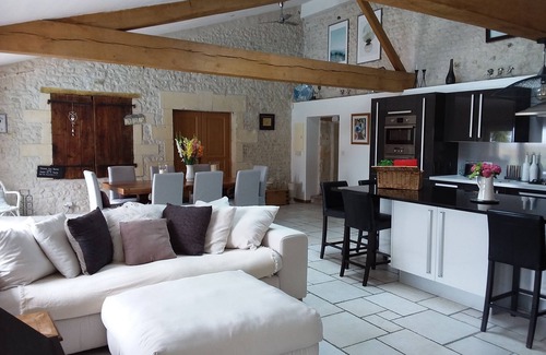Expiremont House | Beautifully restored Charentaise house with private pool and stunning views