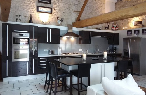 Expiremont House | Beautifully restored Charentaise house with private pool and stunning views