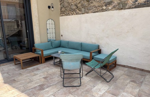 Roquebrun House | Beautifully restored wine grower’s house with pool in stunning riverside village