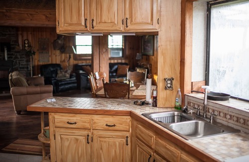 Kingston Cabin | Beautifully restored hippie house near the Wilderness Rider Buffalo Ranch.