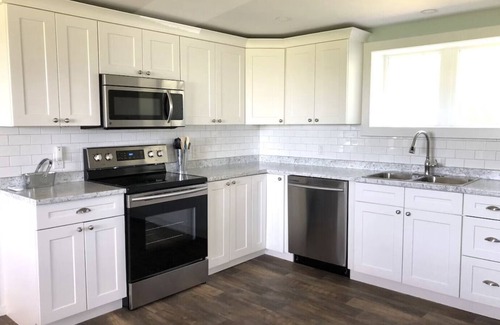 Tryon Other | Beautifully restored historic farmhouse on a private property close to Victoria
