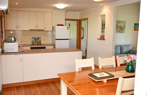 Walwa House | Beautifully restored miner's cottage in the Upper Murray.