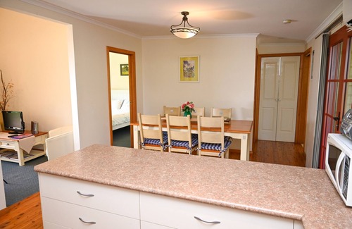 Walwa House | Beautifully restored miner's cottage in the Upper Murray.