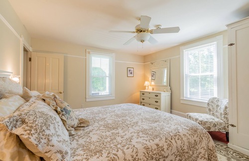 Esmont House | Beautifully Restored Turn of the Century Farmhouse on Private and Remote Farm