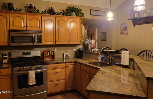 Blandford House | Beautifully Restored Federal Colonial. New pool,Large Deck, New Hot tub, privacy