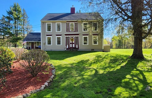 Blandford House | Beautifully Restored Federal Colonial. New pool,Large Deck, New Hot tub, privacy