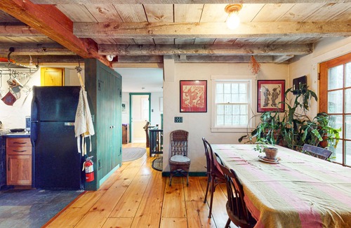 Calais House | Beautifully restored colonial home on first settler’s site - dog-friendly