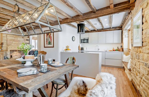 Chipping Campden Cottage | Beautifully Styled Dog Friendly - Butchers Flat