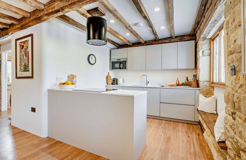 Chipping Campden Cottage | Beautifully Styled Dog Friendly - Butchers Flat