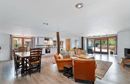 Burgh Island Cottage | Beautifully situated comfortable cottage and pottery, a perfect holiday base