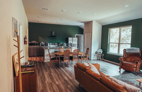 Magnolia House | Beautifully Spacious Home