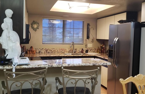 Palm Springs Condo | Beautifully styled casita hideaway blocks from Downtown Palm Spring