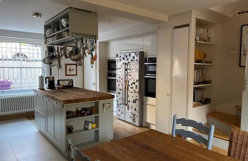 Bow West House | Beautifully sunny Victoria Park townhouse.