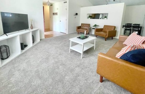 Acton House | Beautifully Updated 3bd/2ba, 2 Car Garage!