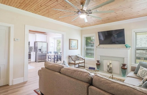 Gulfport Apartment | Beautifully Updated 1 Bedroom 1 Bath Unit