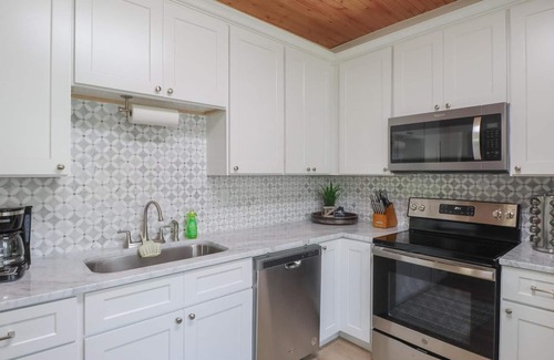 Gulfport Apartment | Beautifully Updated 1 Bedroom 1 Bath Unit