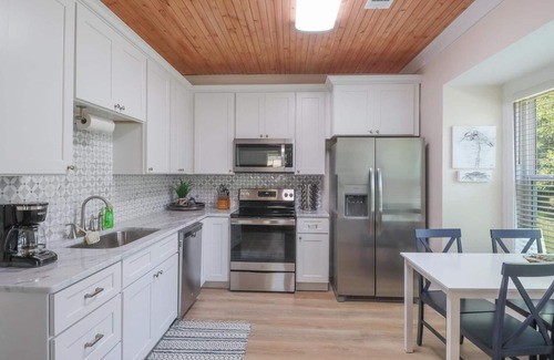 Gulfport Apartment | Beautifully Updated 1 Bedroom 1 Bath Unit