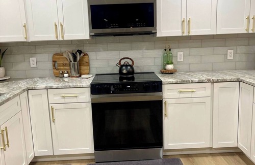 Rochester House | Beautifully updated 3BR near Airport/RIT/UofR/mcc