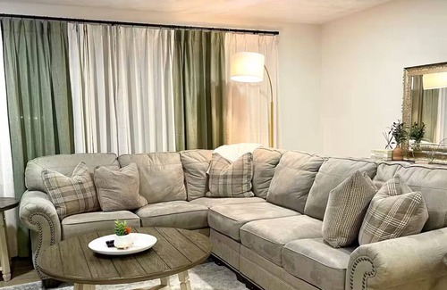 Rochester House | Beautifully updated 3BR near Airport/RIT/UofR/mcc