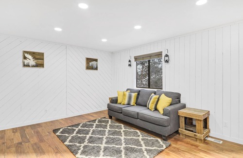 Doubleheader House | Beautifully Updated 4 Bed, 3 Bath Mountain Getaway