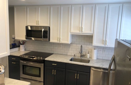 Historic District Condo | Beautifully updated Annapolis Historic District rowhome w/parking and rooftop deck