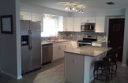 Largo House | Beautifully updated and spacious 2 bed/2 bath minutes from the beach!
