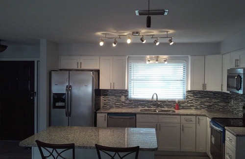 Largo House | Beautifully updated and spacious 2 bed/2 bath minutes from the beach!