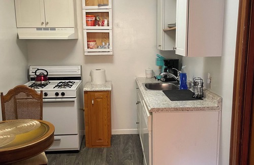 Erie Apartment | Beautifully updated and spacious 1 Bedroom Apt.
