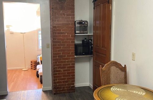 Erie Apartment | Beautifully updated and spacious 1 Bedroom Apt.