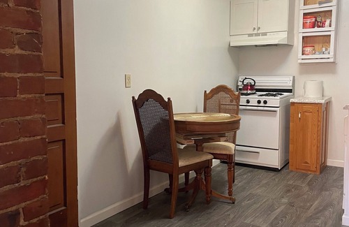 Erie Apartment | Beautifully updated and spacious 1 Bedroom Apt.