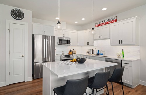 Quincy Condo | Beautifully Updated Crescent Bar Condo FREE GOLF