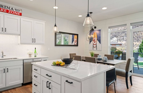 Quincy Condo | Beautifully Updated Crescent Bar Condo FREE GOLF