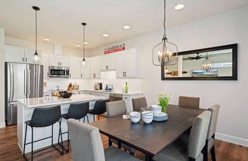 Quincy Condo | Beautifully Updated Crescent Bar Condo FREE GOLF
