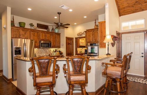 Tool House | Beautifully Updated Family Getaway on Cedar Creek Lake