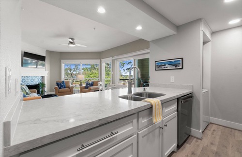 Walden on Lake Conroe Condo | Beautifully upgraded, 2 bedroom, waterfront condo overlooking Lake Conroe