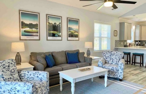 Longs Condo | Beautifully Renovated! King Bed! Pool View!