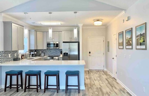 Longs Condo | Beautifully Renovated! King Bed! Pool View!