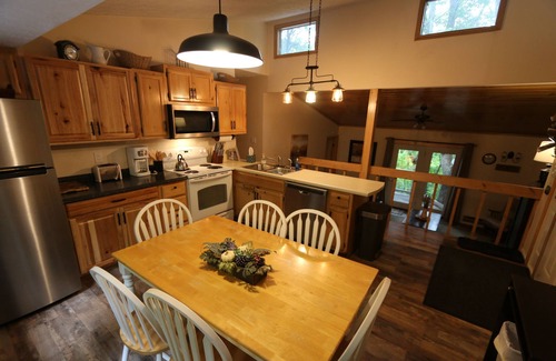 Maggie Valley Cabin | Beautifully Wooded & Serene Setting (Hot Tub)