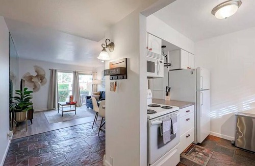 Fashion Square Apartment | Beauty 1BR Near Mall/Old Town & Bars