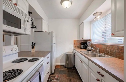 Fashion Square Apartment | Beauty 1BR Near Mall/Old Town & Bars