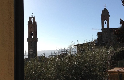 Montalcino Apartment | Beauty And Serenity In A Premium Montalcino Location That Will Sleep 4 Adults.