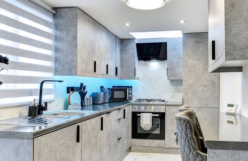 Newhaven Apartment | Beauty Close to Coast, Stunning interior, central.