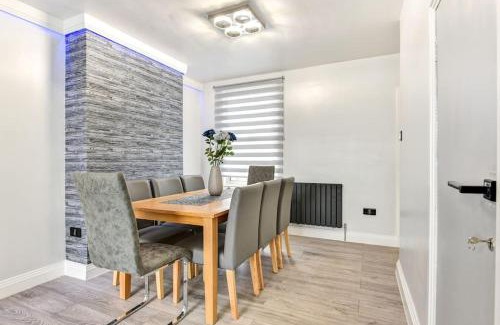 Newhaven House | Beauty Close to Coast, Stunning interior, By Air Premier