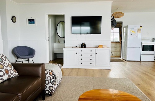Pukehina House | Beauty on the beach!